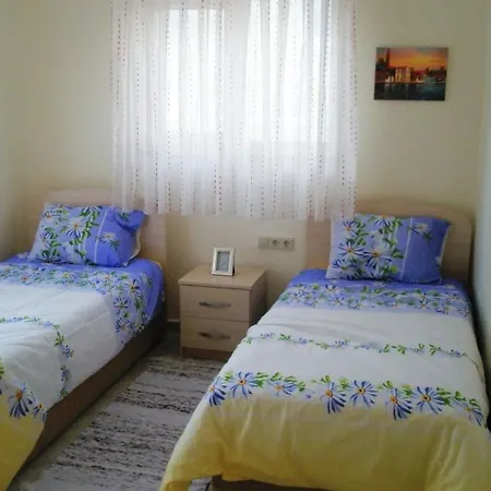Beautiful Private Apartment In Prime Position With Fabulous Sea Views *