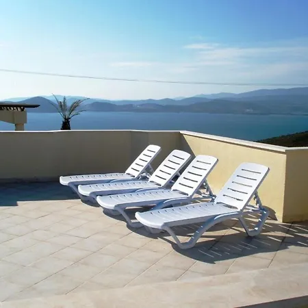 Beautiful Private Apartment In Prime Position With Fabulous Sea Views